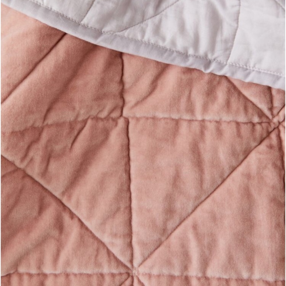 UO Velvet Quilt💓✨ - Picture 3 of 6